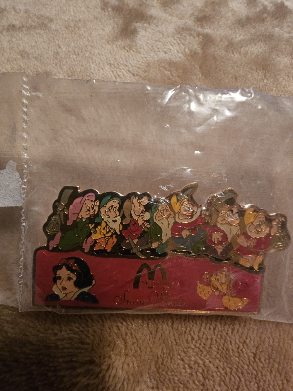 McDonald's Snow White & Seven Dwarfs Red Multicolor Pin ❤️❤️